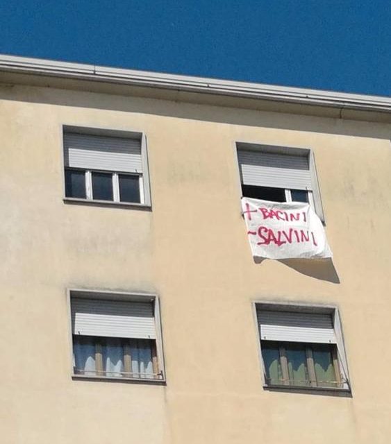 Lenzuolata democratica:  da Nord a Sud, in Italia, dilaga la protesta  dei balconi.