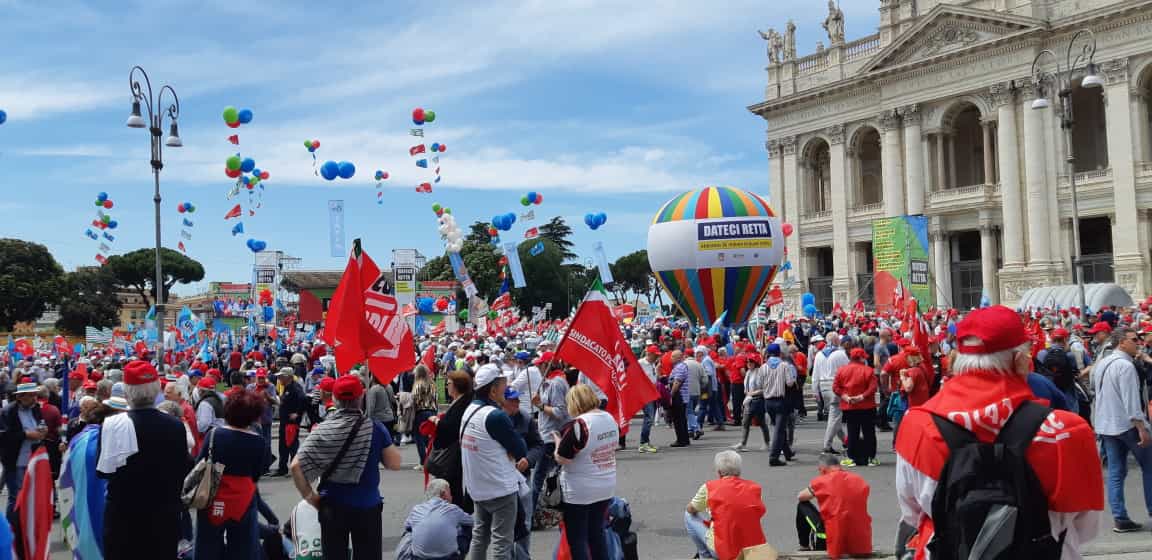 Eccoci a Roma insieme a tanti pensionati che dicono: “DATECI RETTA”