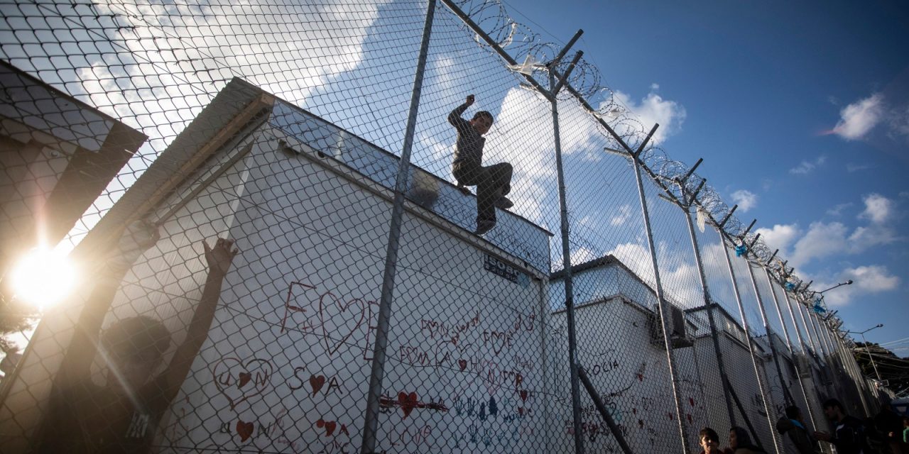 Il confine della libertà: la mostra fotografica sul drammatico viaggio dei migranti